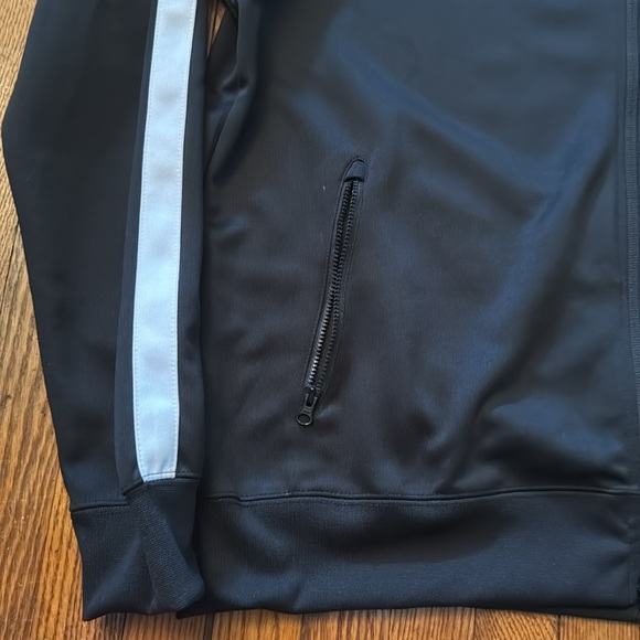 2011 Nike Basketball Jacket - Picture 6 of 11